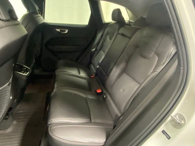 Used 2023 Volvo XC60 B6 Ultimate image 13