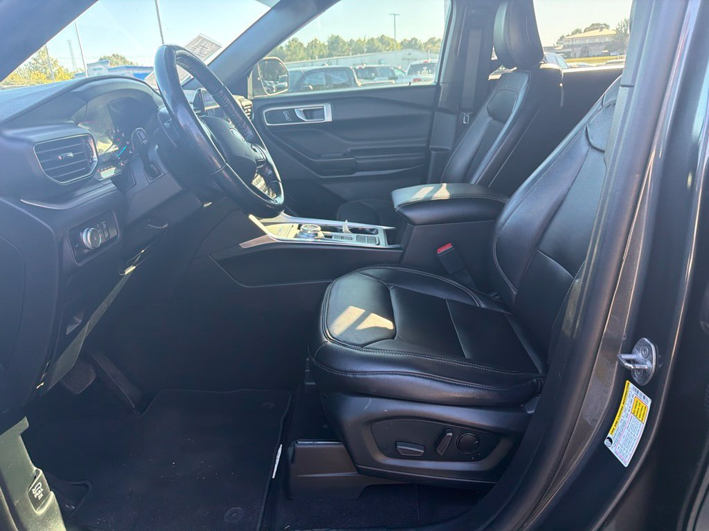 Used 2020 Ford Explorer XLT w/ Equipment Group 202A RWD image 19