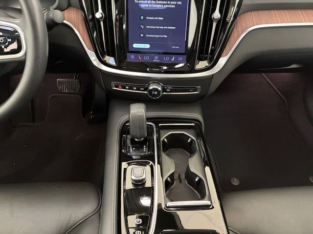 Used 2023 Volvo S60 T8 Plus image 21