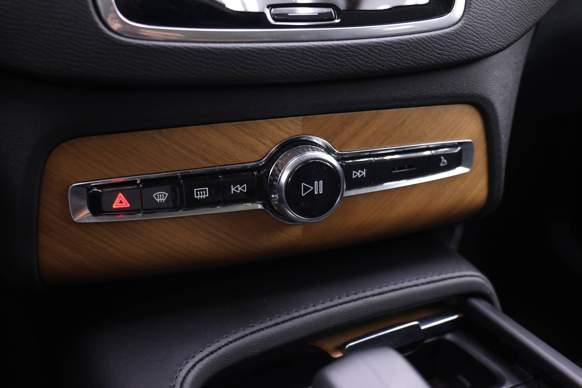 Used 2023 Volvo XC90 B6 Plus AWD/4WD image 9