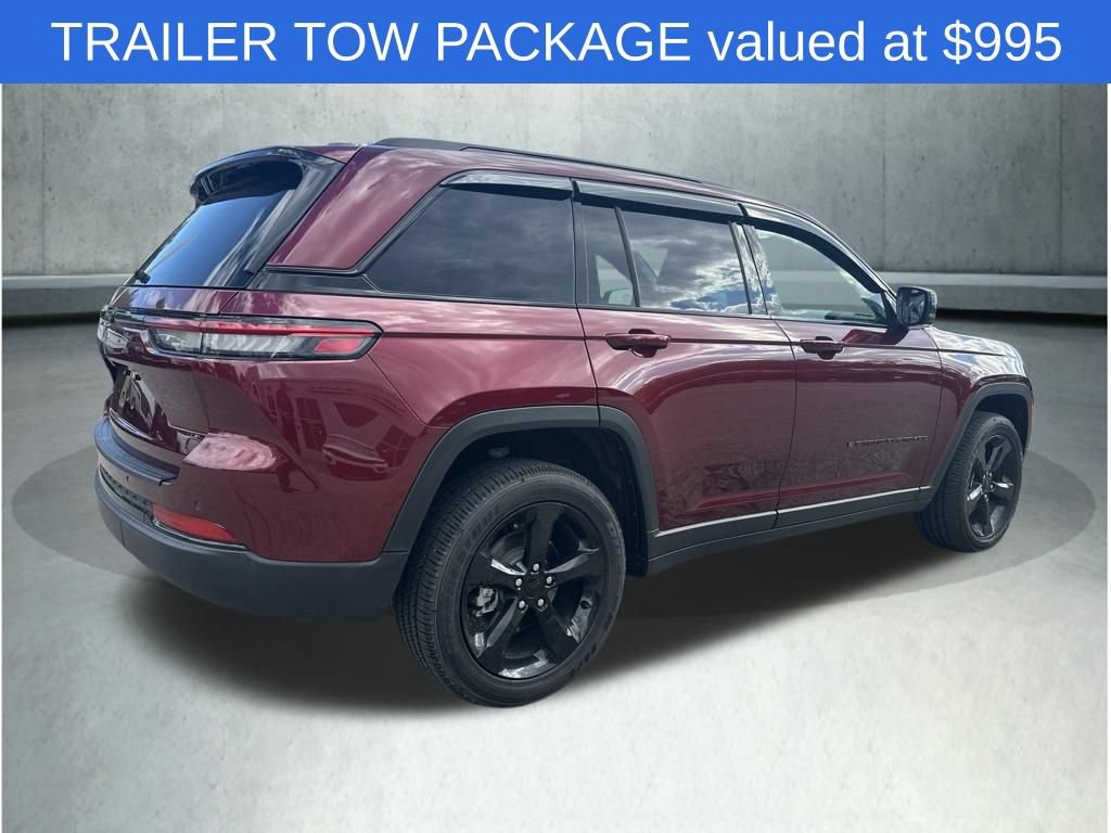 Used 2025 Jeep Grand Cherokee Altitude AWD/4WD image 7
