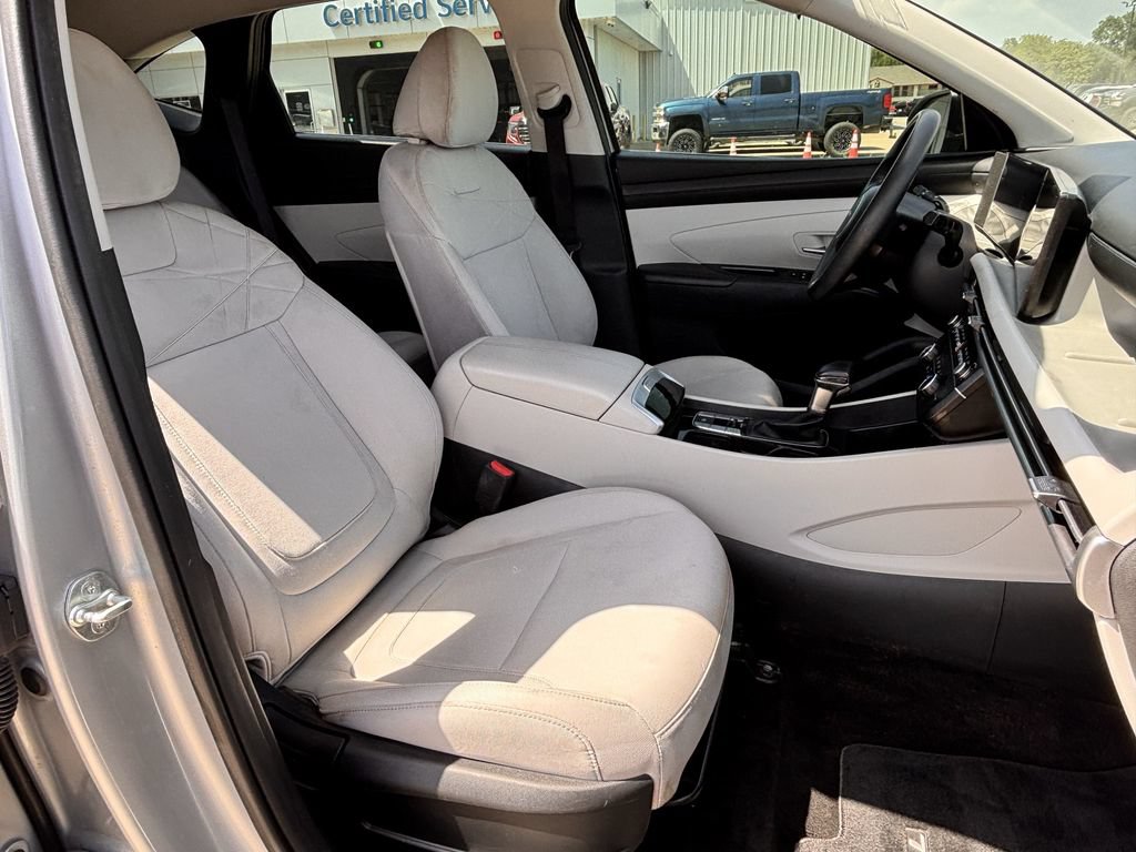 Used 2025 Hyundai Tucson SE FWD image 30