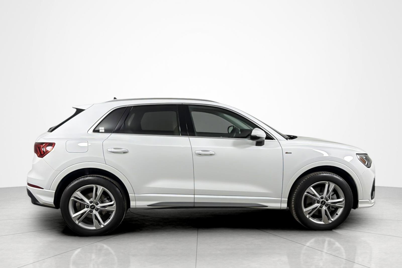 Used 2023 Audi Q3 2.0T Premium w/ Convenience Package AWD/4WD image 6