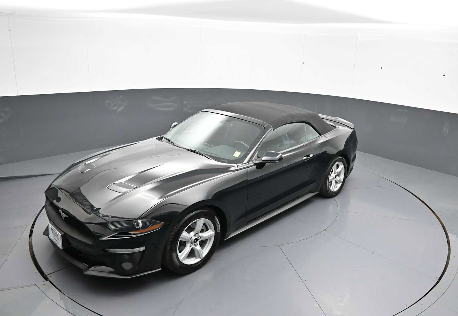 Used 2019 Ford Mustang Convertible RWD image 35