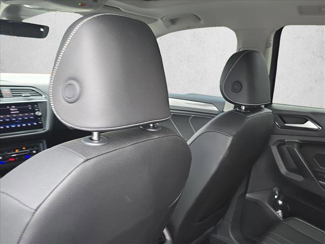 Used 2024 Volkswagen Tiguan SE w/ Panoramic Sunroof Package image 16
