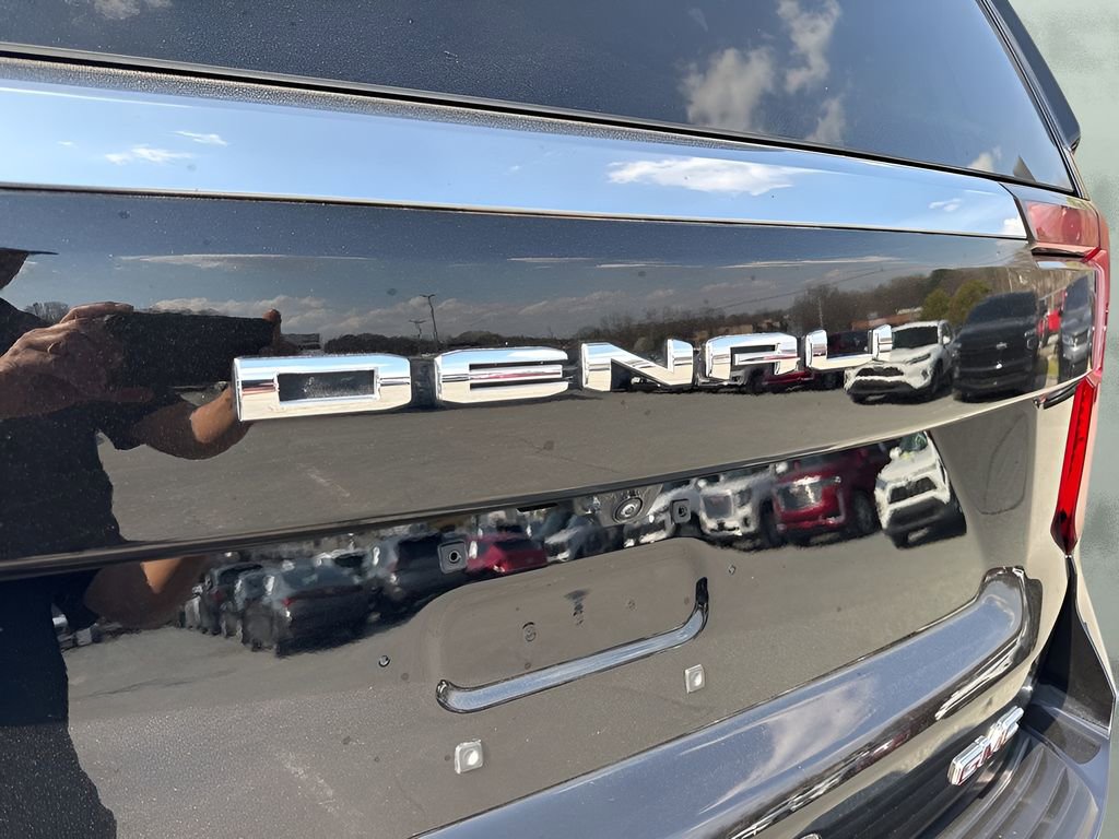 Used 2025 GMC Yukon Denali image 32