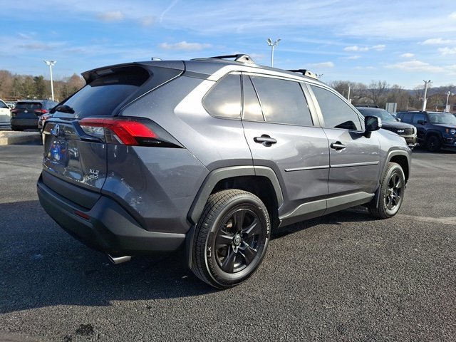 Used 2021 Toyota RAV4 XLE w/ Carpet Mat Package (TMS) image 9