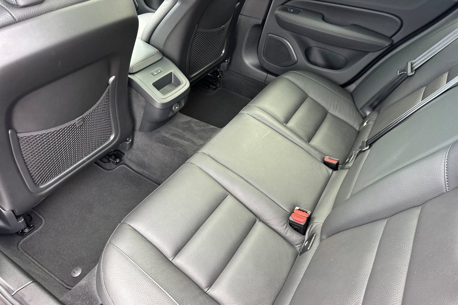 Used 2025 Volvo V60 B5 Cross Country Plus image 12