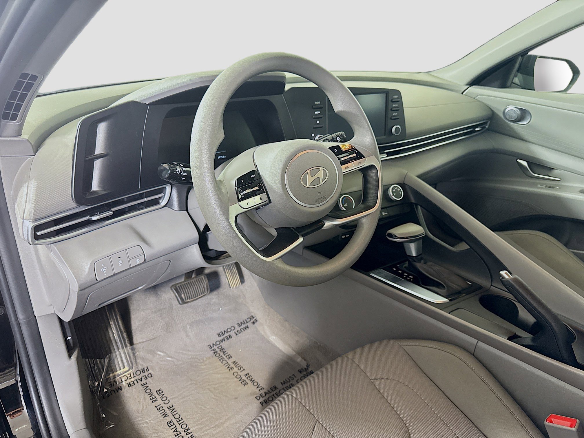 Used 2025 Hyundai Elantra SE image 22