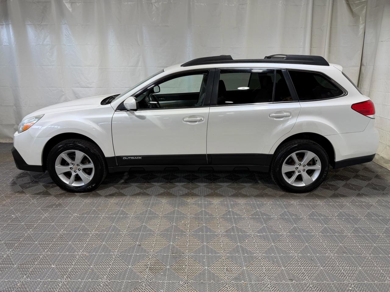 Used 2014 Subaru Outback 2.5i Premium AWD/4WD image 5