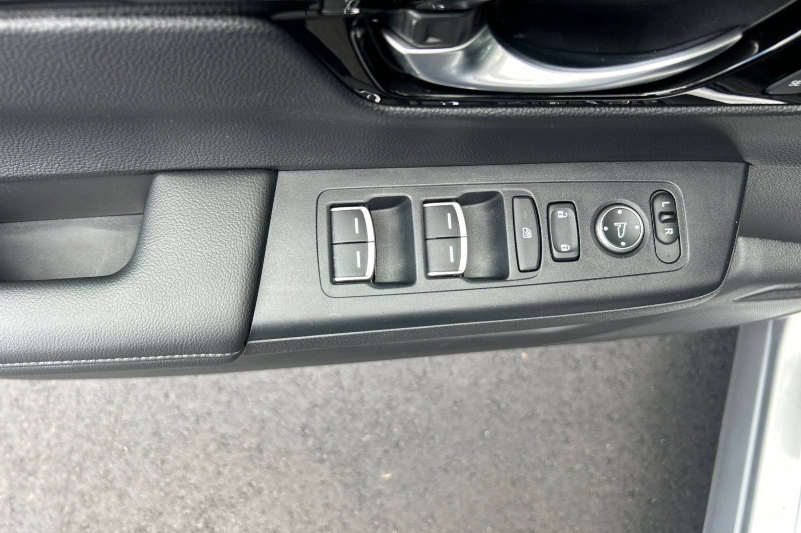 Used 2023 Honda CR-V EX-L image 11