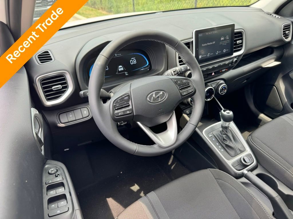 Used 2025 Hyundai Venue SEL image 2