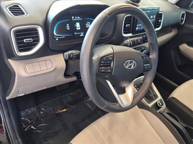 Used 2023 Hyundai Venue SEL FWD image 10