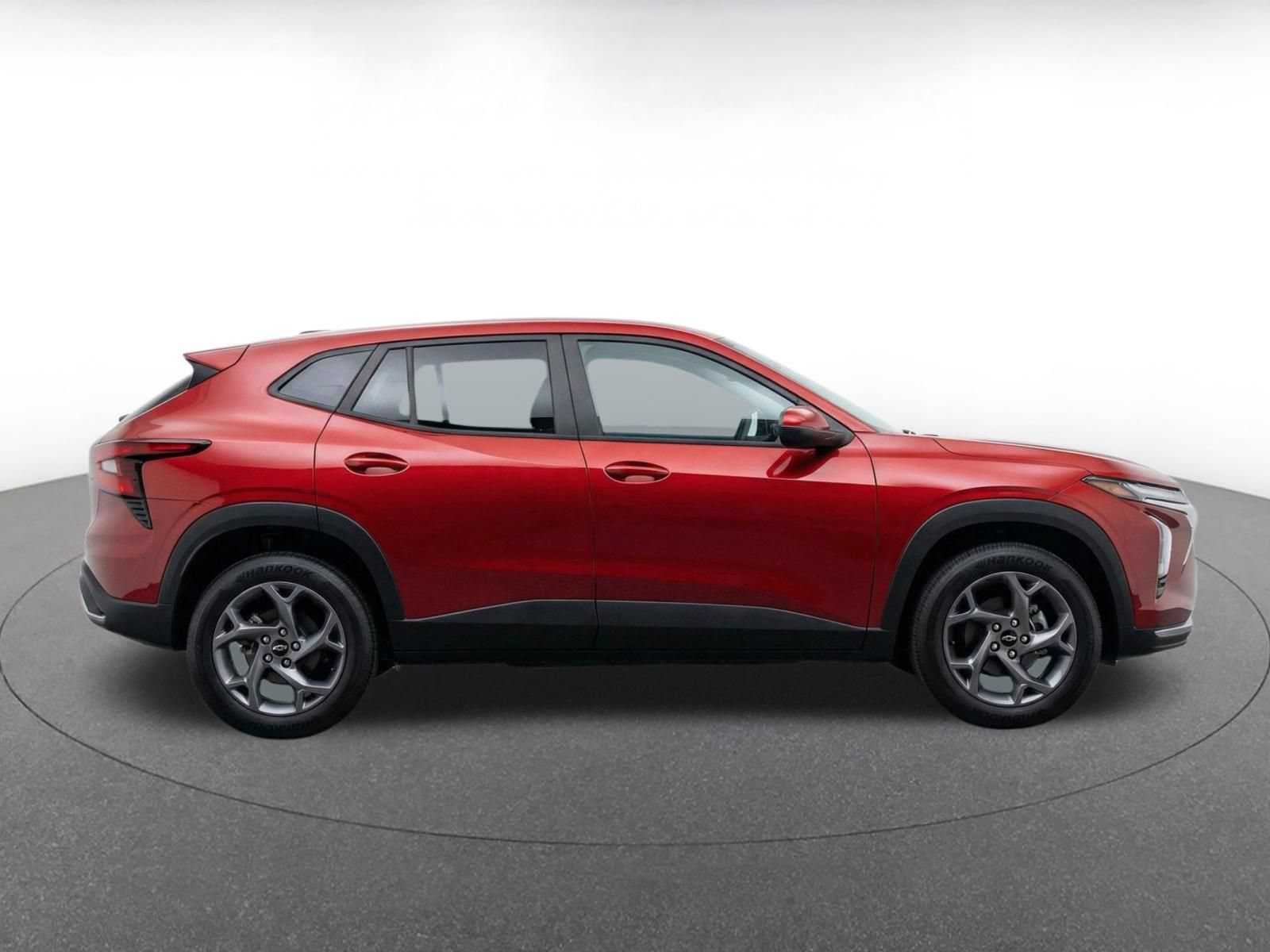 Used 2025 Chevrolet Trax LT FWD image 9