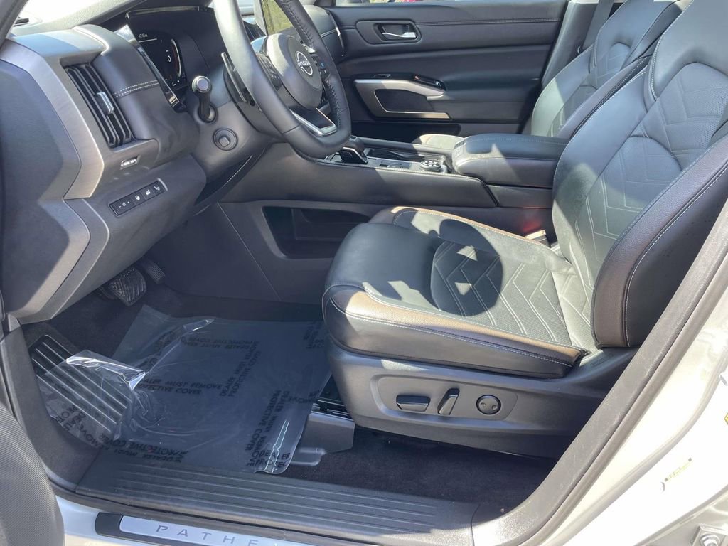 Used 2025 Nissan Pathfinder Platinum w/ Cargo Package AWD/4WD image 20