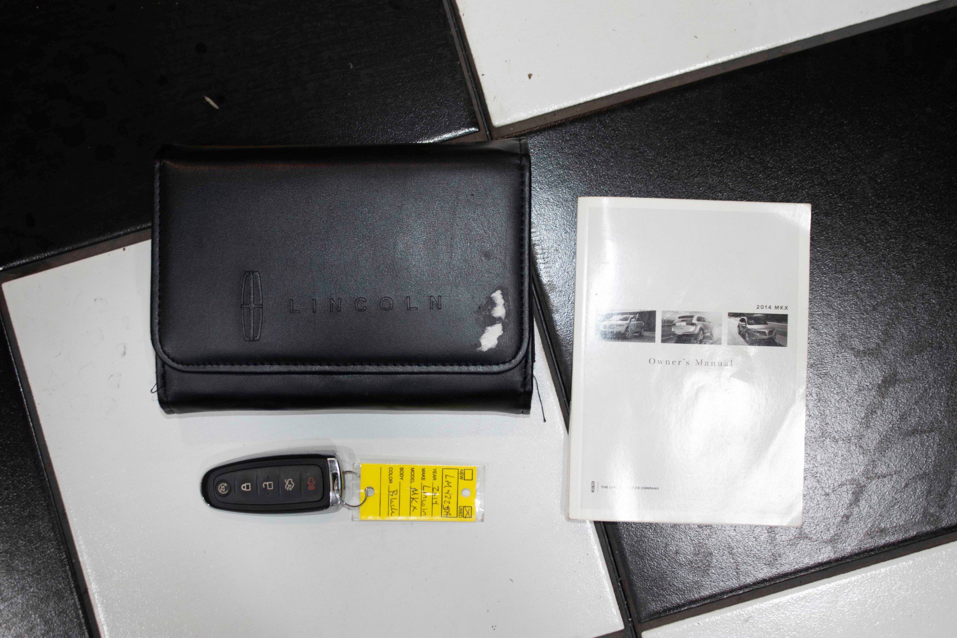 Used 2014 Lincoln MKX AWD w/ Olive Ash Wood Package image 49