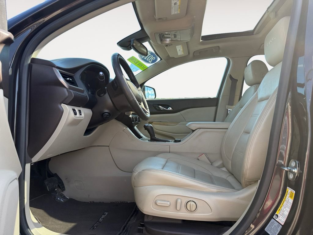 Used 2017 GMC Acadia Denali w/ Technology Package FWD image 9