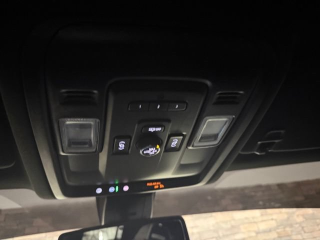 Used 2022 Chevrolet Suburban RST w/ Luxury Package AWD/4WD image 27