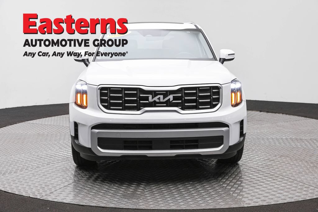 Used 2025 Kia Telluride S FWD image 3