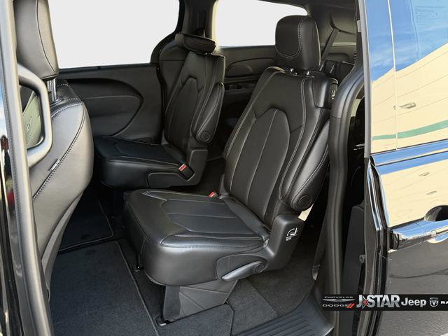 New 2026 Chrysler Pacifica Select image 20