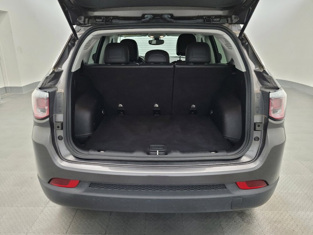 Used 2018 Jeep Compass Latitude w/ Popular Equipment Group FWD image 29