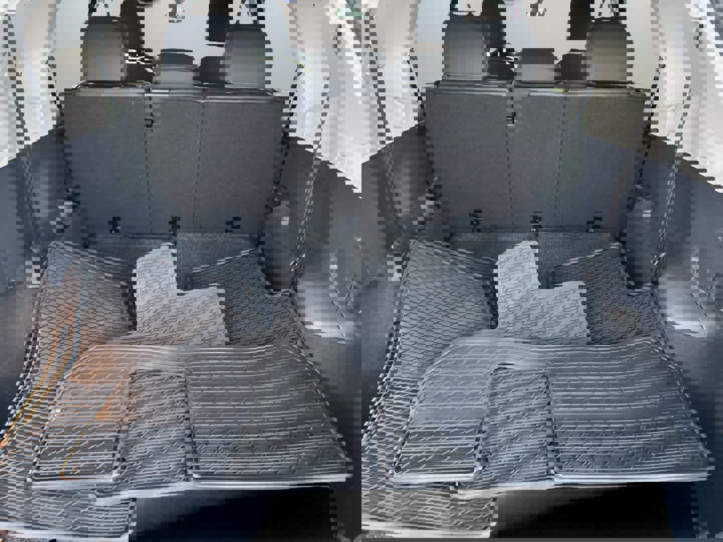 Certified 2020 Volkswagen Tiguan SEL image 11