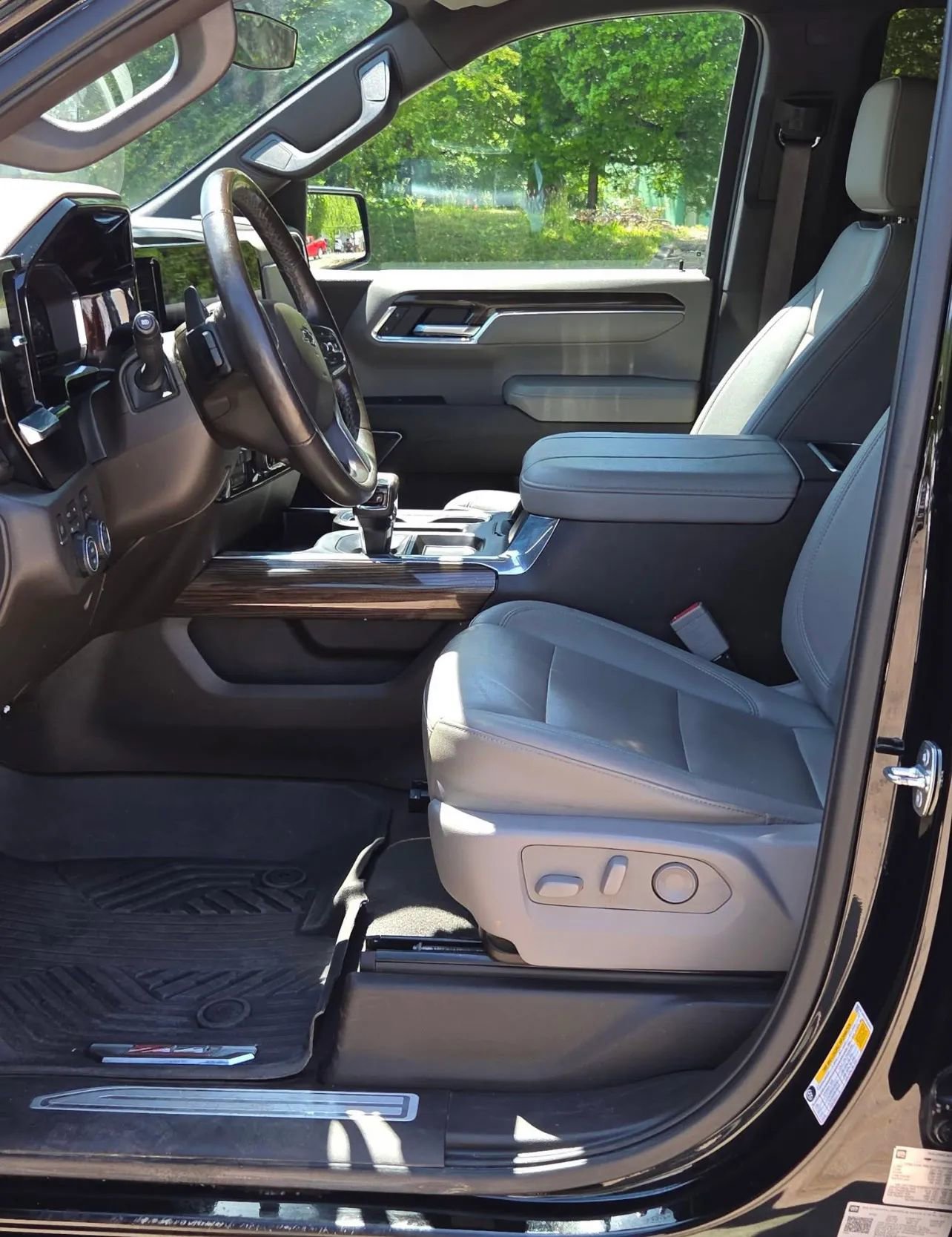 Used 2023 Chevrolet Silverado 1500 LT Trail Boss w/ Convenience Package II AWD/4WD image 12