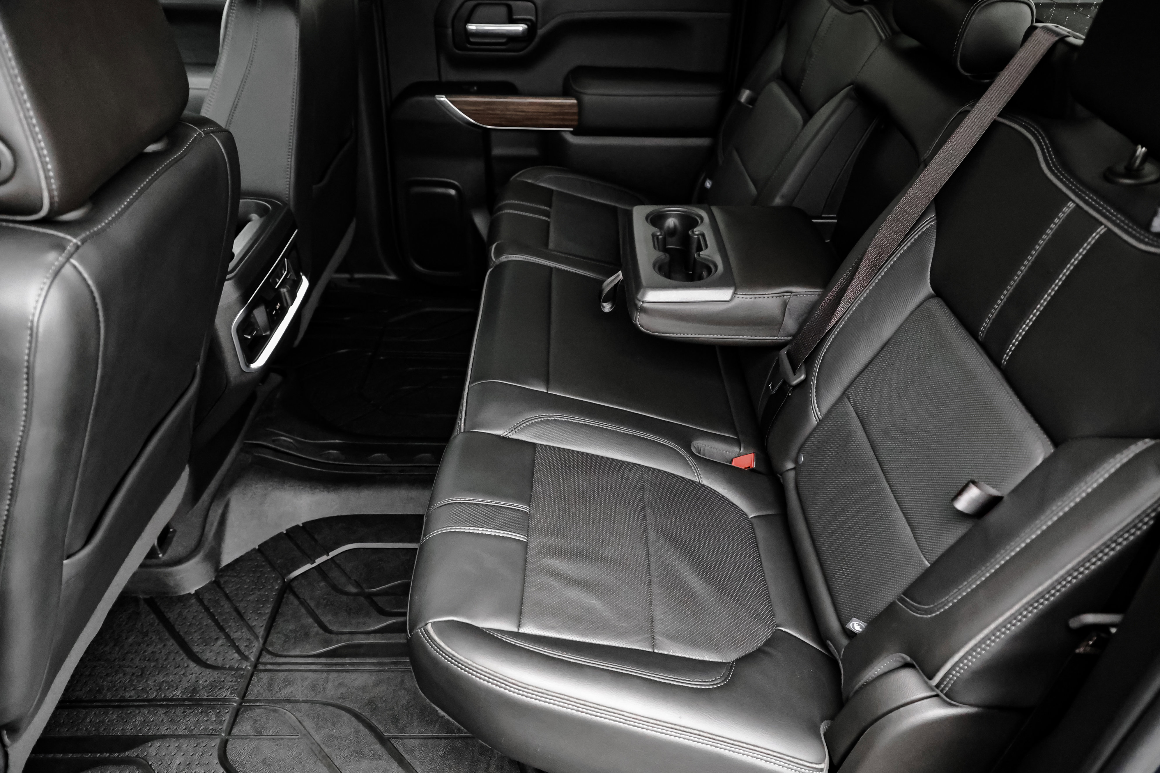 Used 2019 Chevrolet Silverado 1500 High Country w/ Technology Package image 21