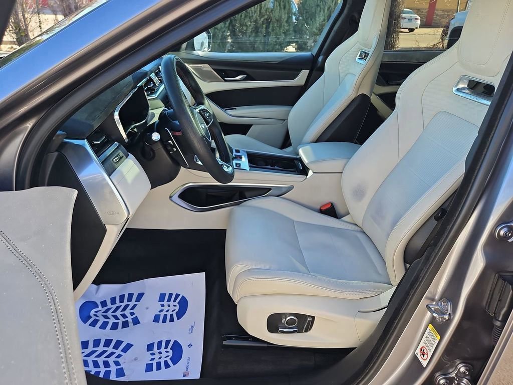 Used 2023 Jaguar F-PACE SVR image 11
