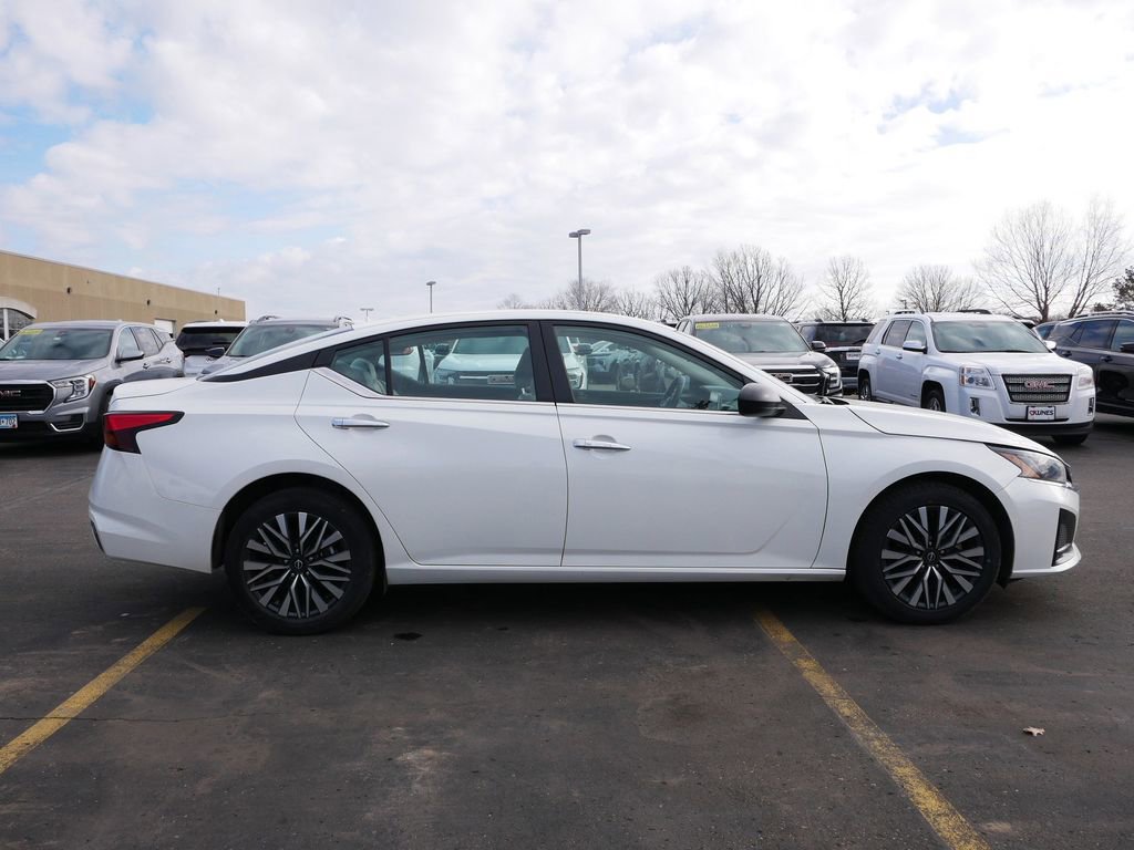 Used 2024 Nissan Altima 2.5 SV AWD/4WD image 10