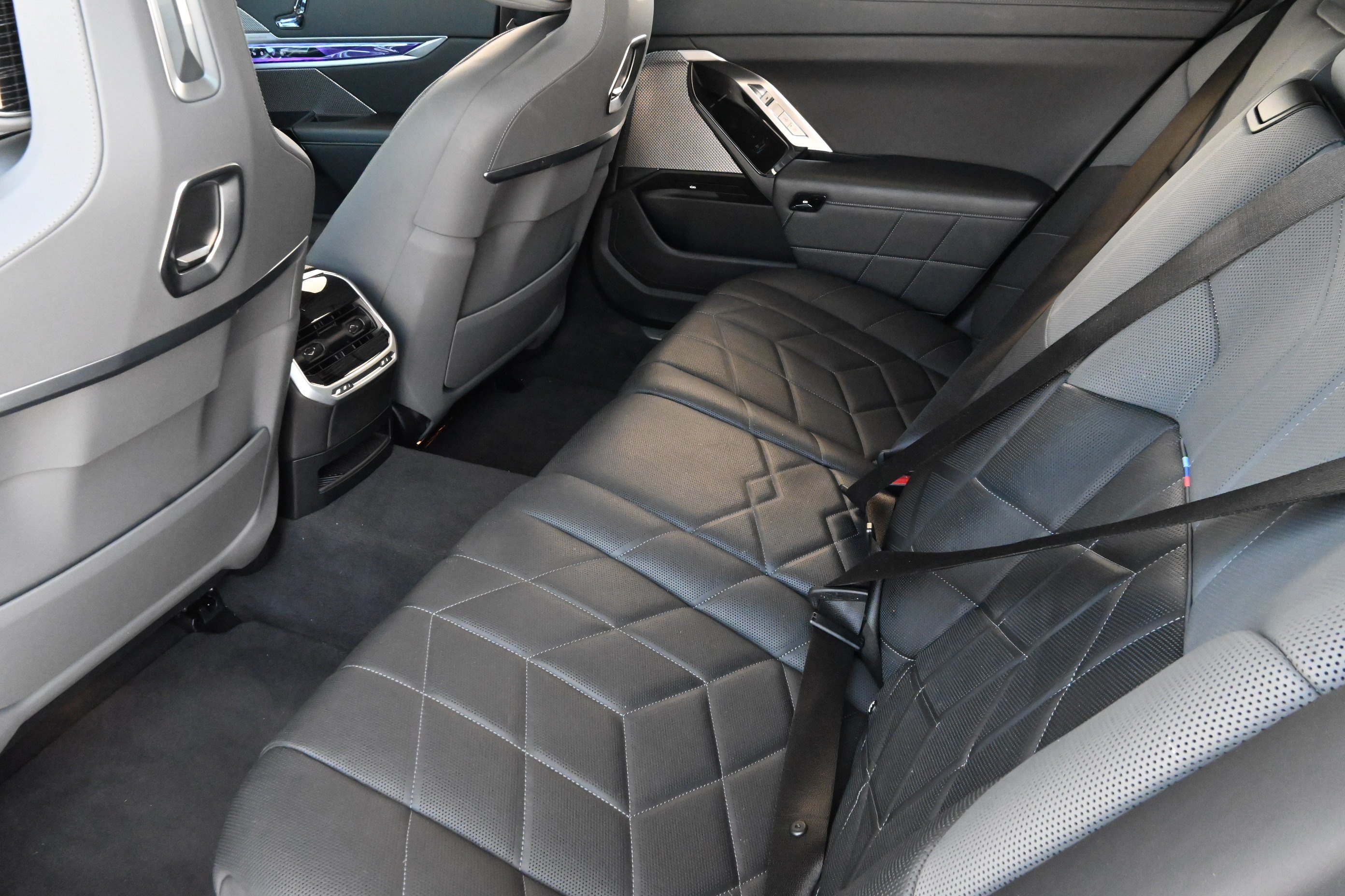 Certified 2024 BMW i7 eDrive50 w/ M Sport Package RWD image 12