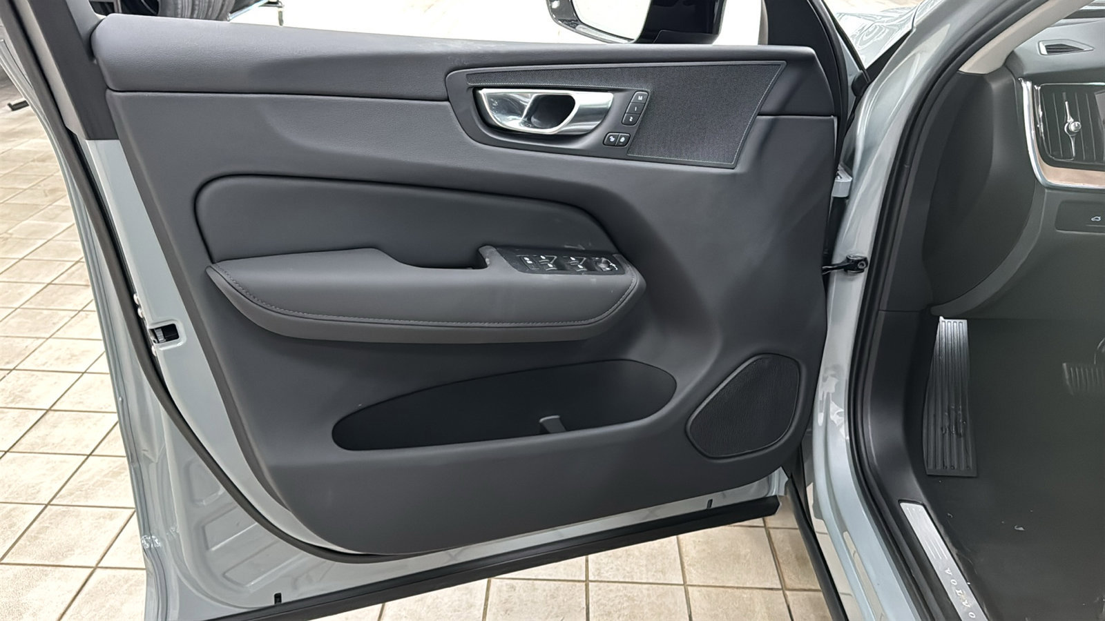 New 2026 Volvo XC60 T8 Plus w/ Protection Package Premier image 21