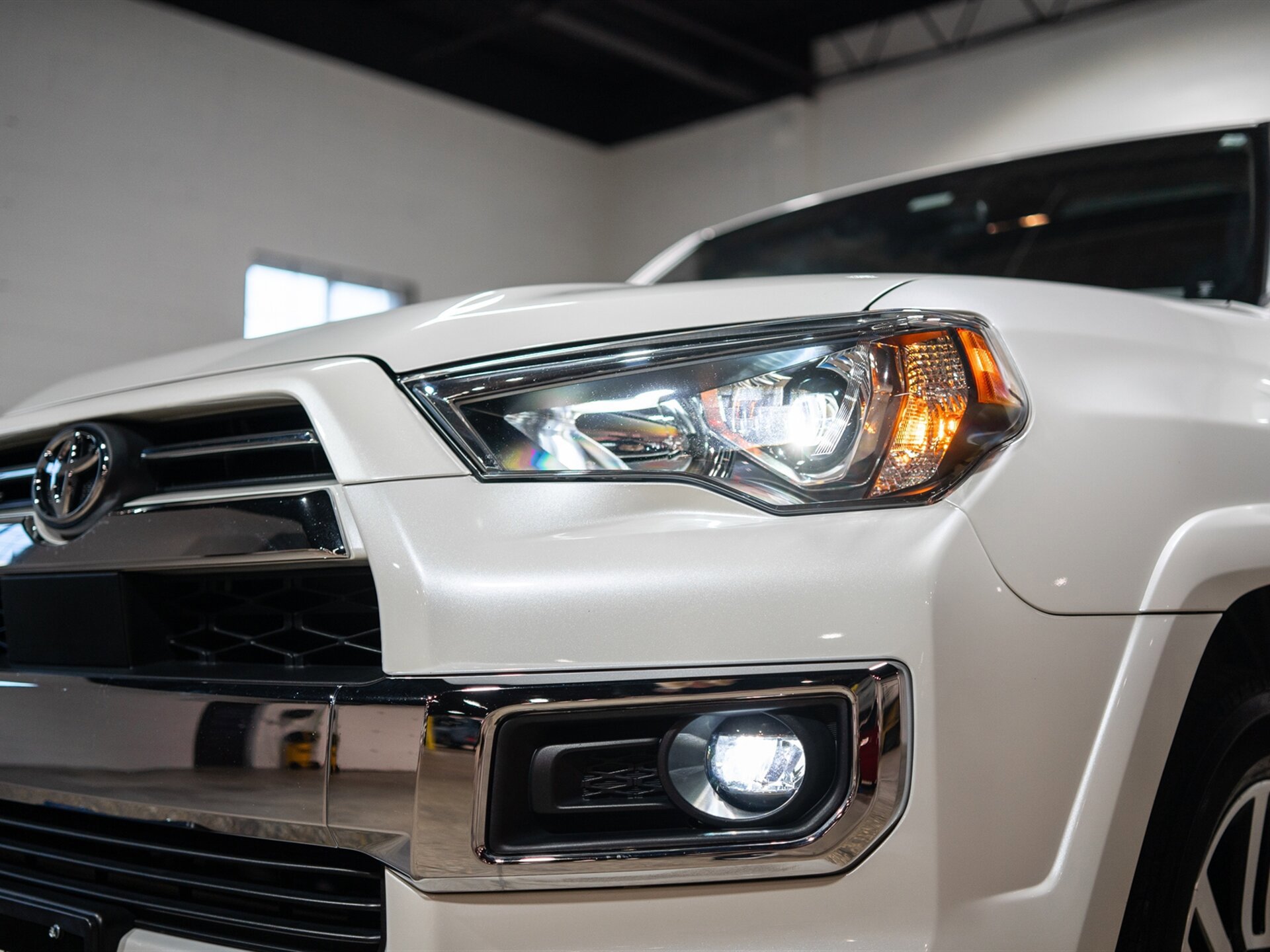 Used 2021 Toyota 4Runner Limited AWD/4WD image 17