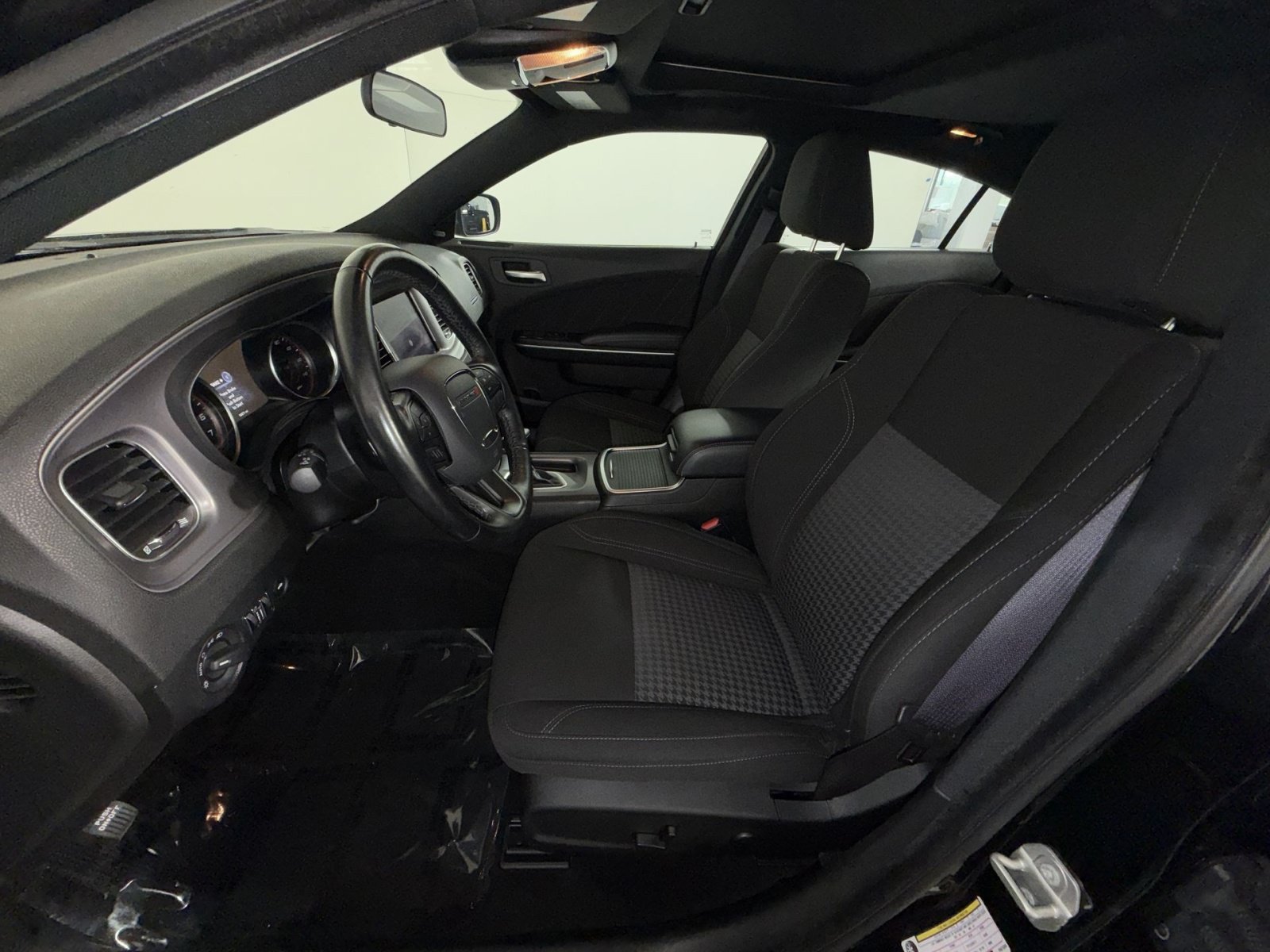 Used 2023 Dodge Charger SXT w/ Cold Weather Package RWD image 13