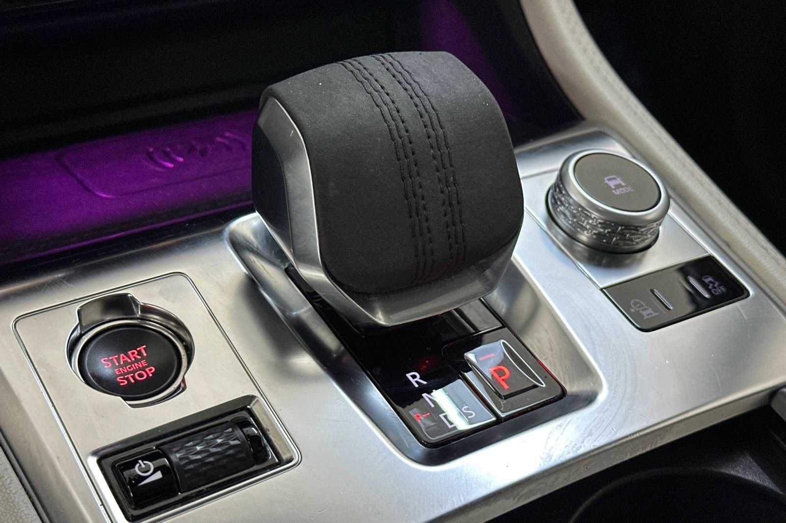 Used 2024 Jaguar F-PACE R-Dynamic S image 27