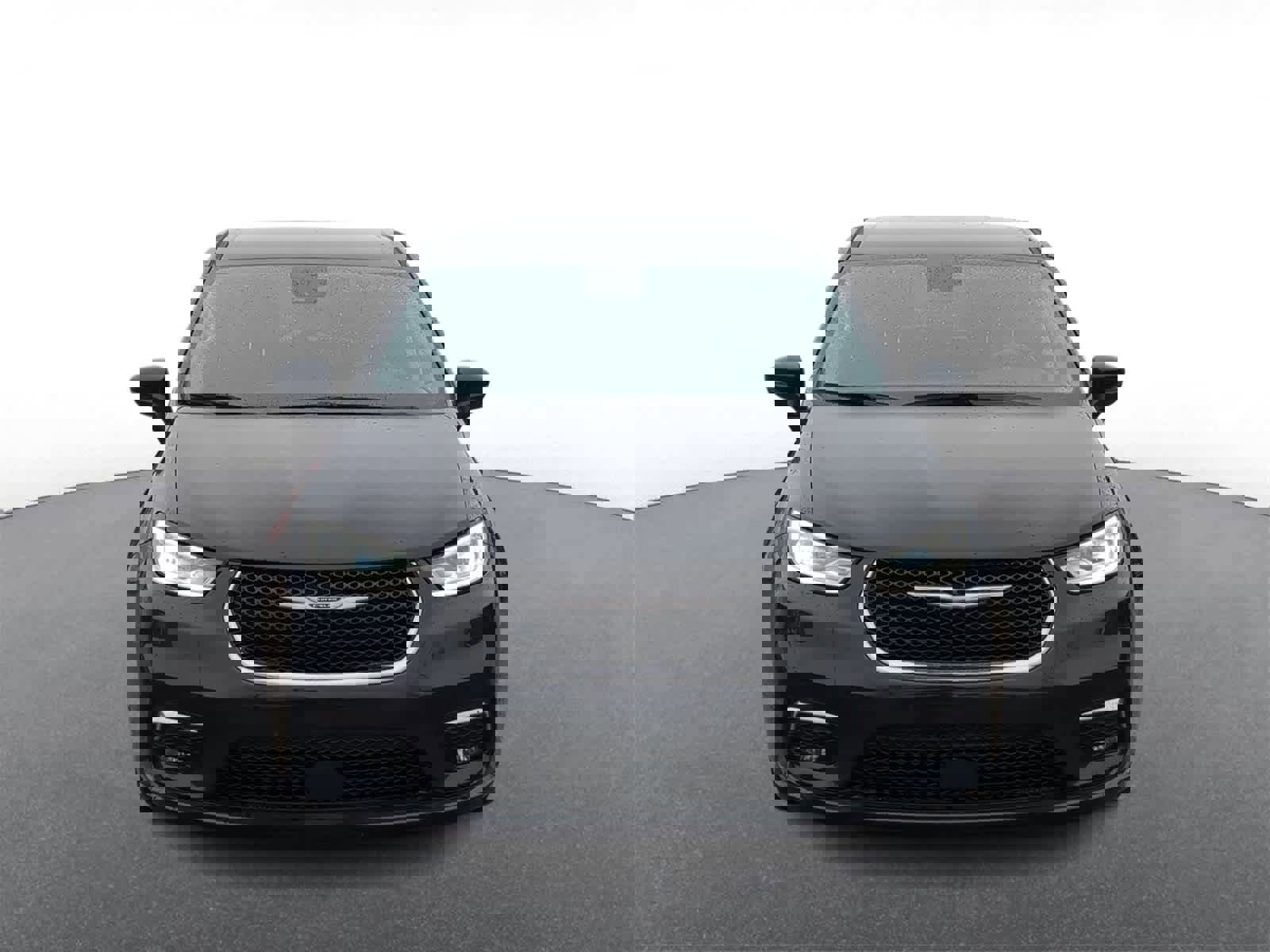 Used 2023 Chrysler Pacifica Touring-L image 3