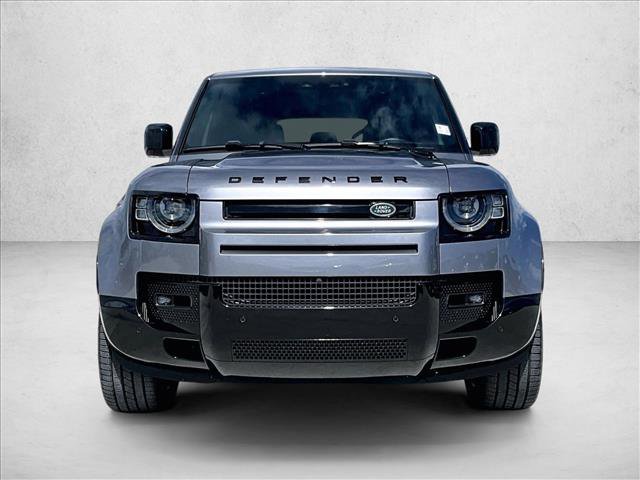 Used 2024 Land Rover Defender 110 SE image 3