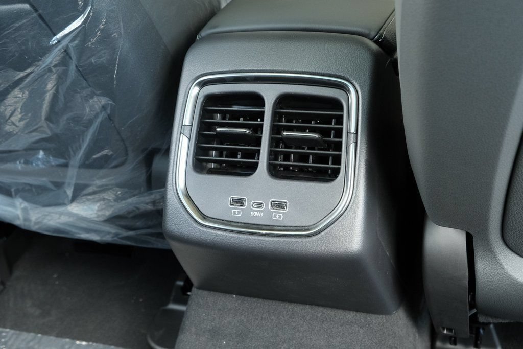 New 2025 VinFast VF 8 Plus AWD/4WD image 26