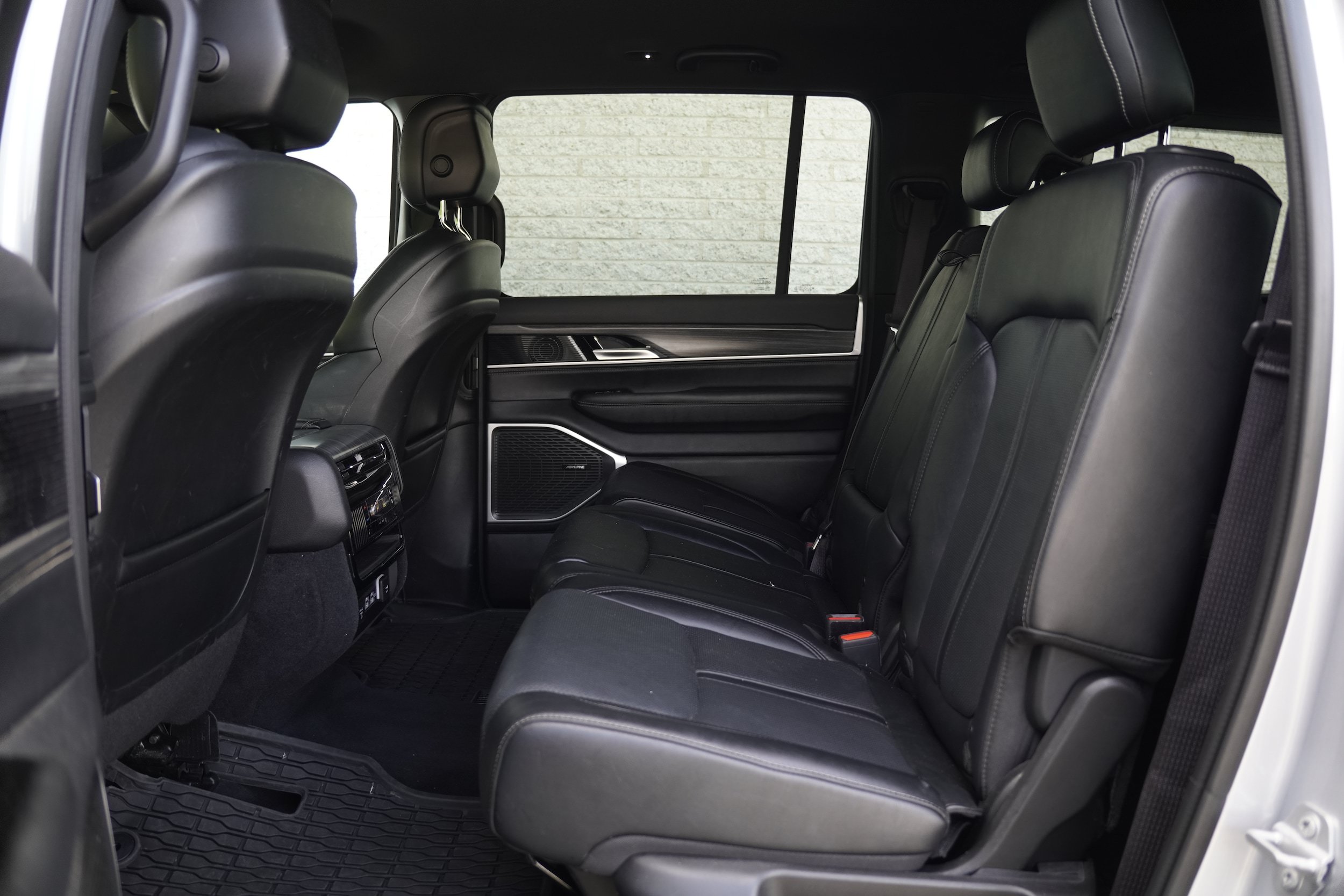 Used 2024 Jeep Wagoneer L Series II w/ Flexible Seating Group RWD image 26