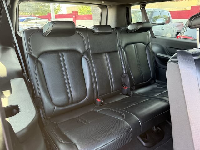 Used 2024 Jeep Wagoneer L Series II RWD image 29