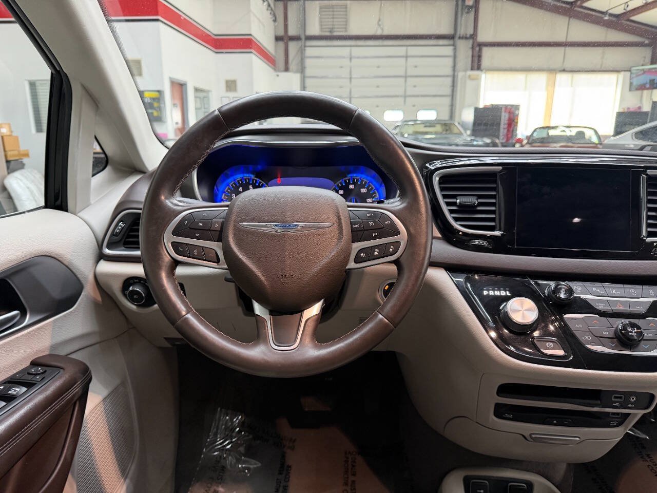 Used 2017 Chrysler Pacifica Touring-L Plus w/ Advanced Safetytec Group FWD image 20