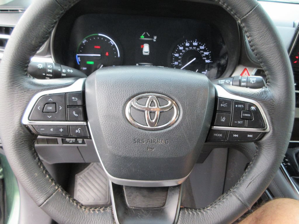 Used 2022 Toyota Sienna XLE AWD/4WD image 25
