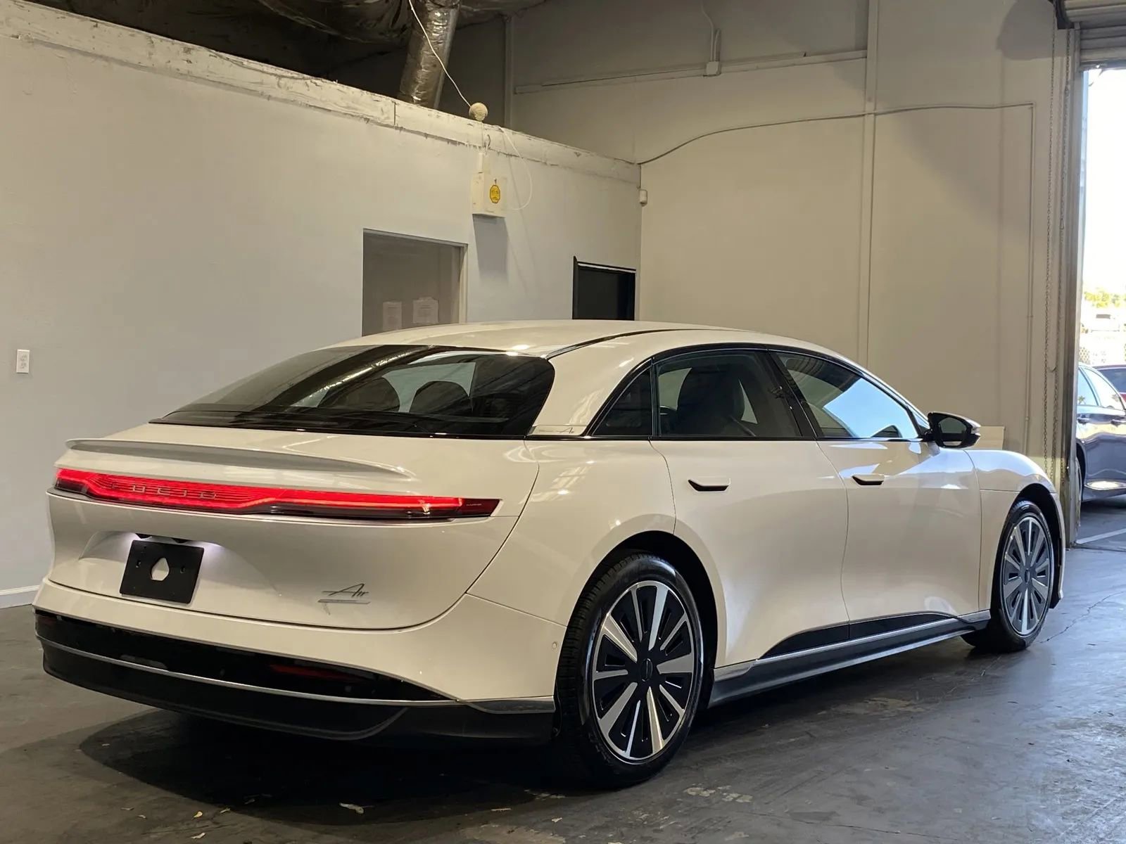 Used 2024 Lucid Air Touring image 4
