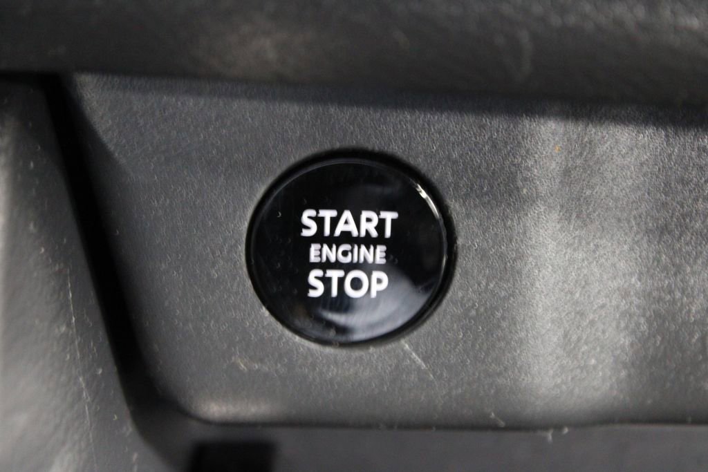 Used 2025 Nissan Rogue S AWD/4WD image 29