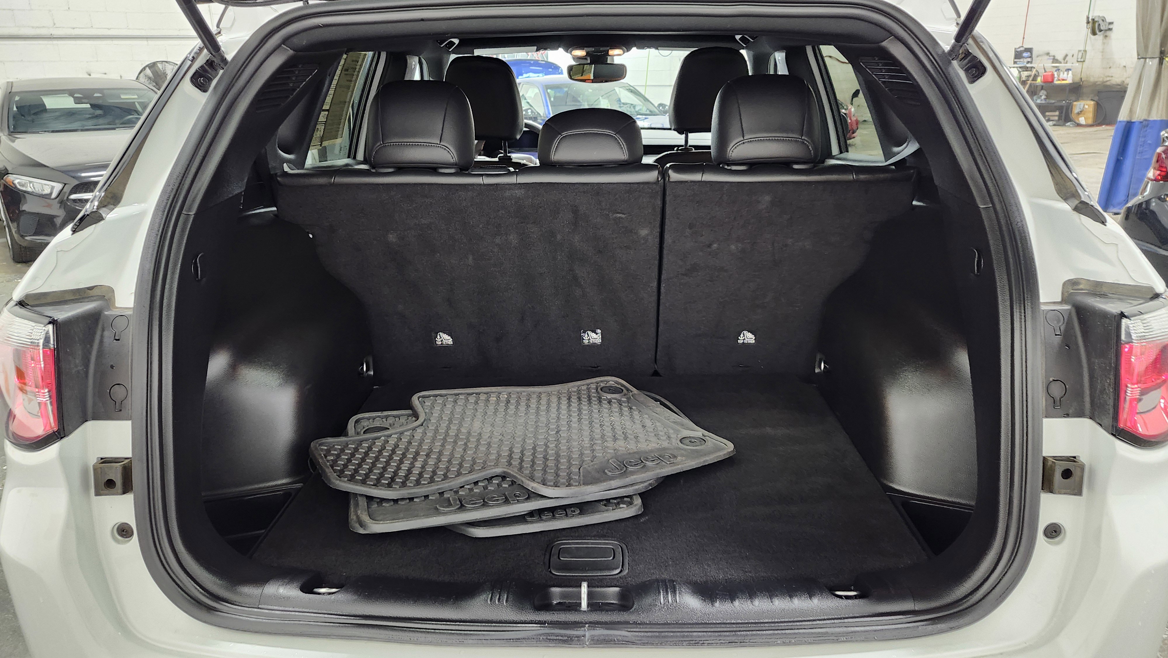 Used 2025 Jeep Compass Trailhawk image 24