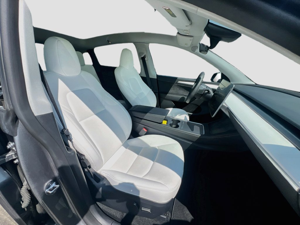 Used 2025 Tesla Model Y Long Range RWD image 26