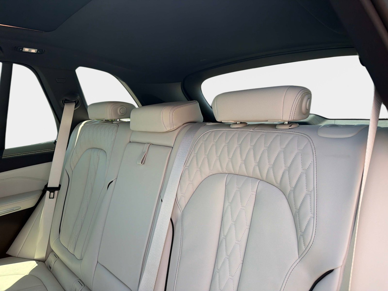 New 2026 BMW X5 sDrive40i RWD image 14