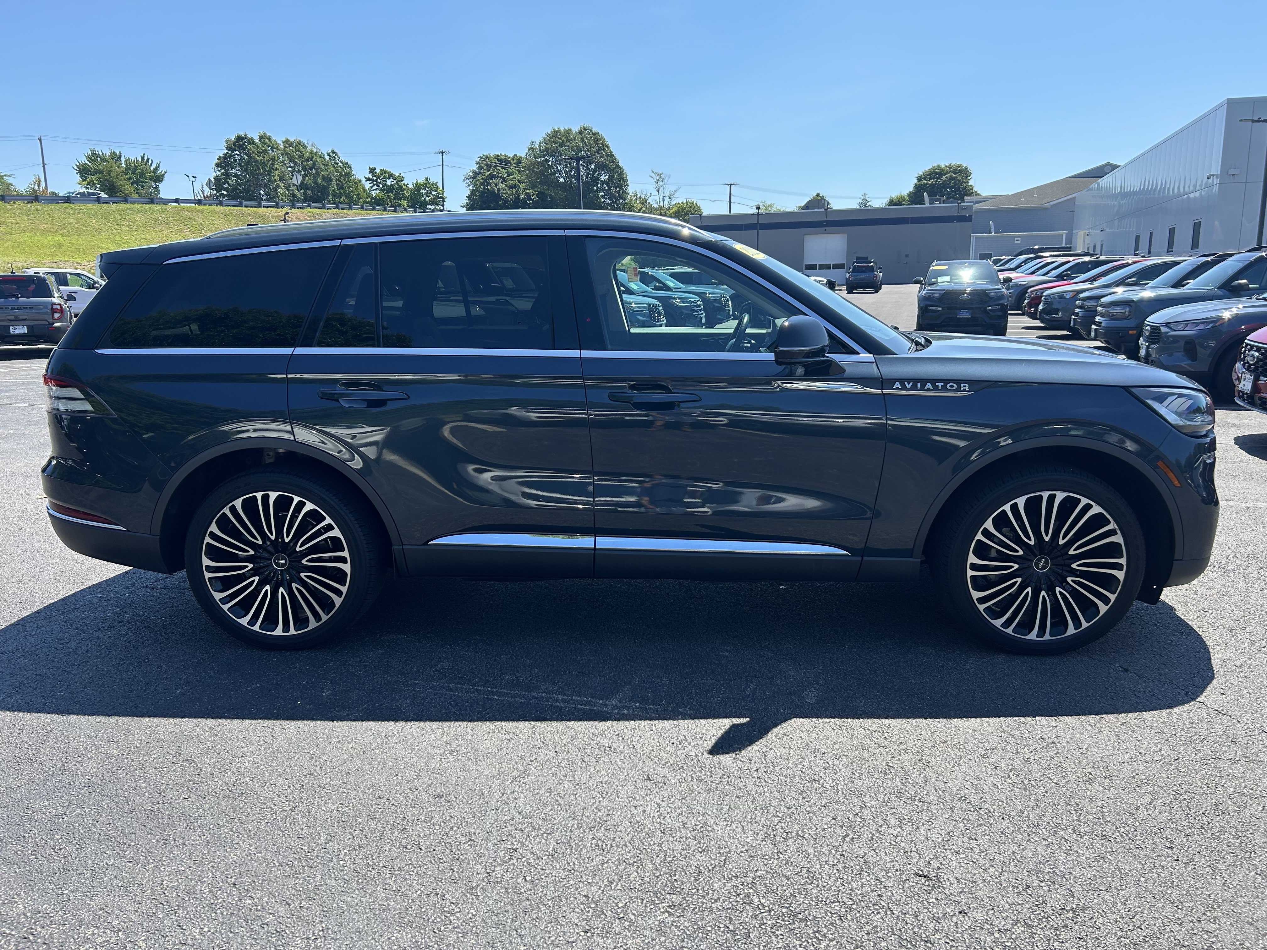 Used 2022 Lincoln Aviator Reserve w/ Elements Package Plus AWD/4WD image 4