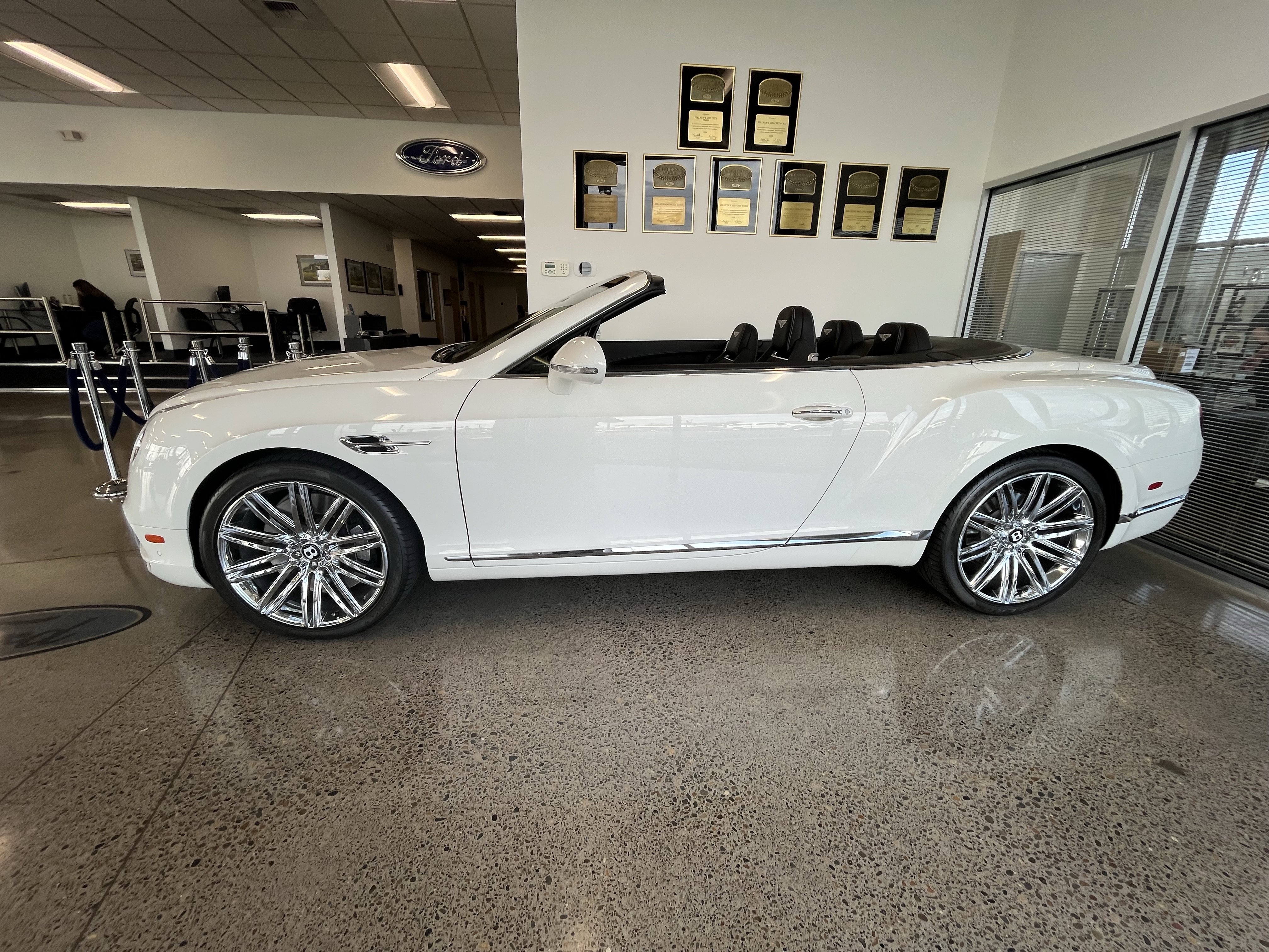 Used 2017 Bentley Continental GT image 2
