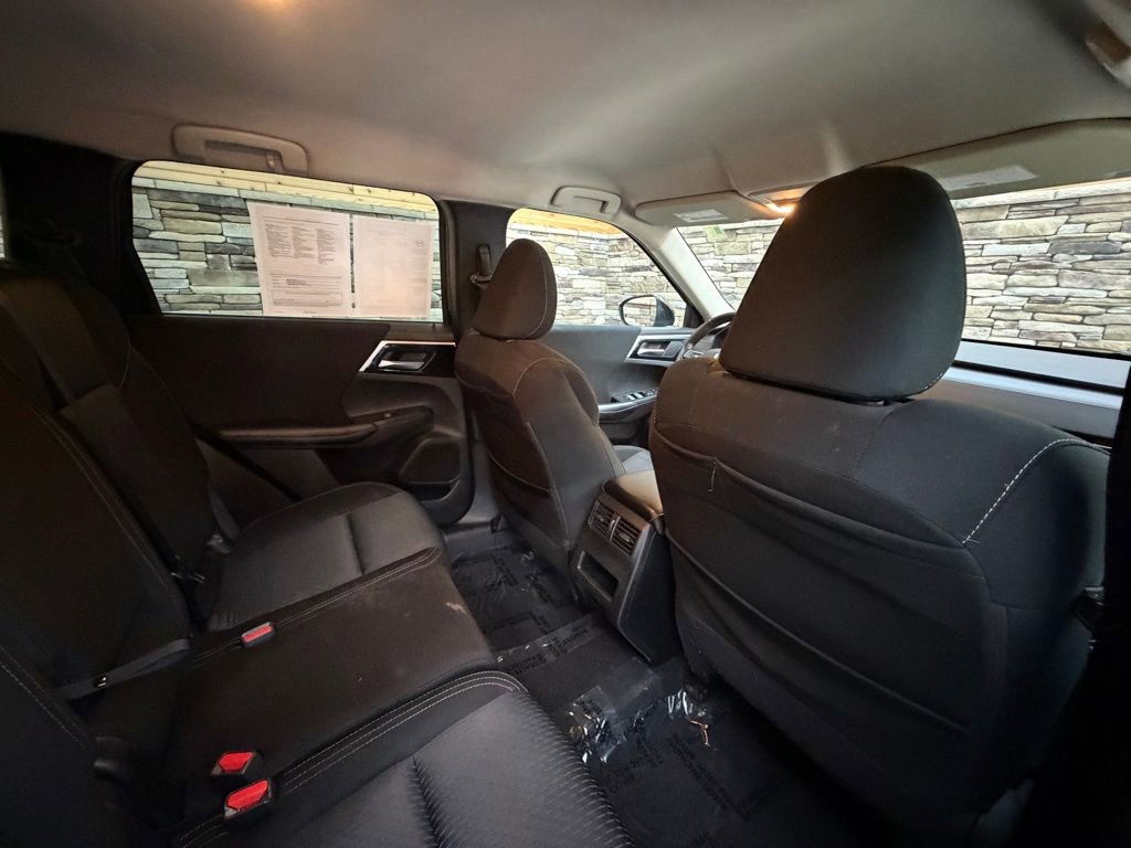 Used 2022 Mitsubishi Outlander ES image 25